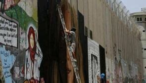 İ­s­r­a­i­l­ ­T­e­m­i­m­i­­n­i­n­ ­g­r­a­f­i­t­i­s­i­n­i­ ­ç­i­z­e­n­l­e­r­i­ ­k­o­v­d­u­